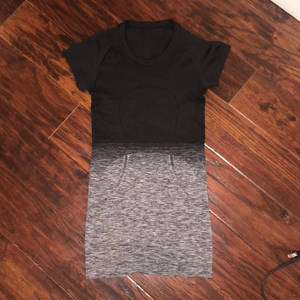Lululemon swiftly short sleeve size to